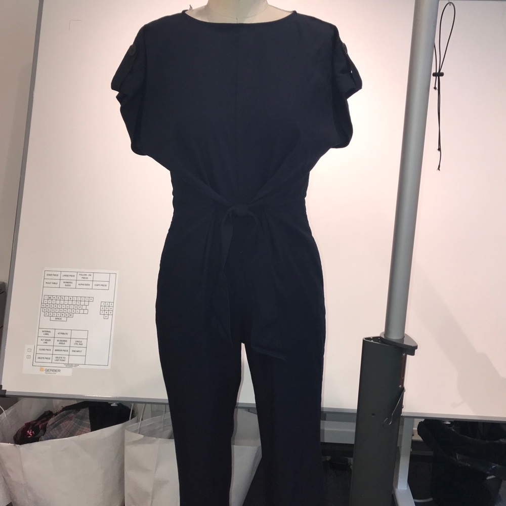 Ellen Tracy navy jump suit size 6